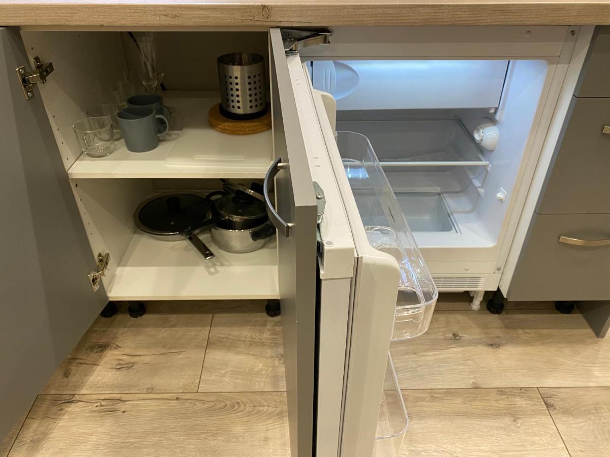 Aparthotel Riga Buitenkant foto A refrigerator with a built-in ice maker